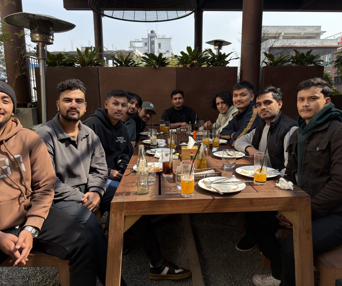 team-lunch-4